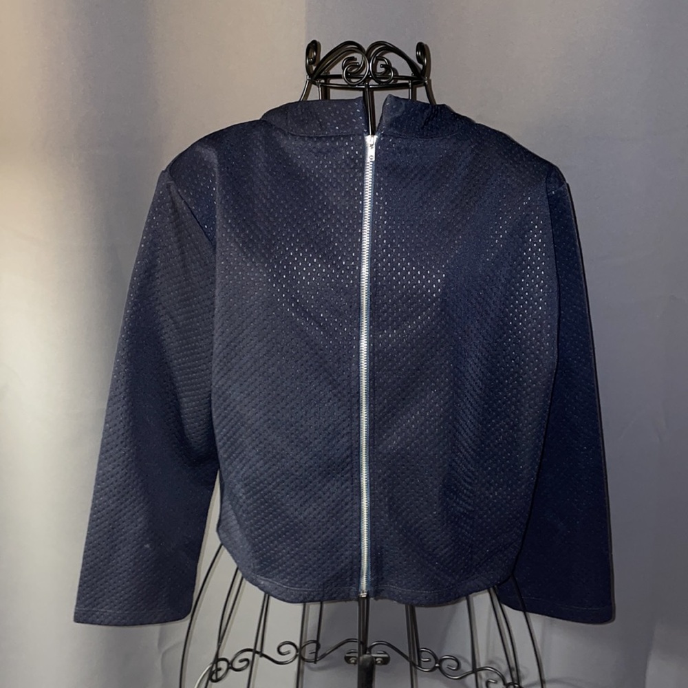 NWOT.  Women’s size 4 navy blue top. - Picture 2 of 5